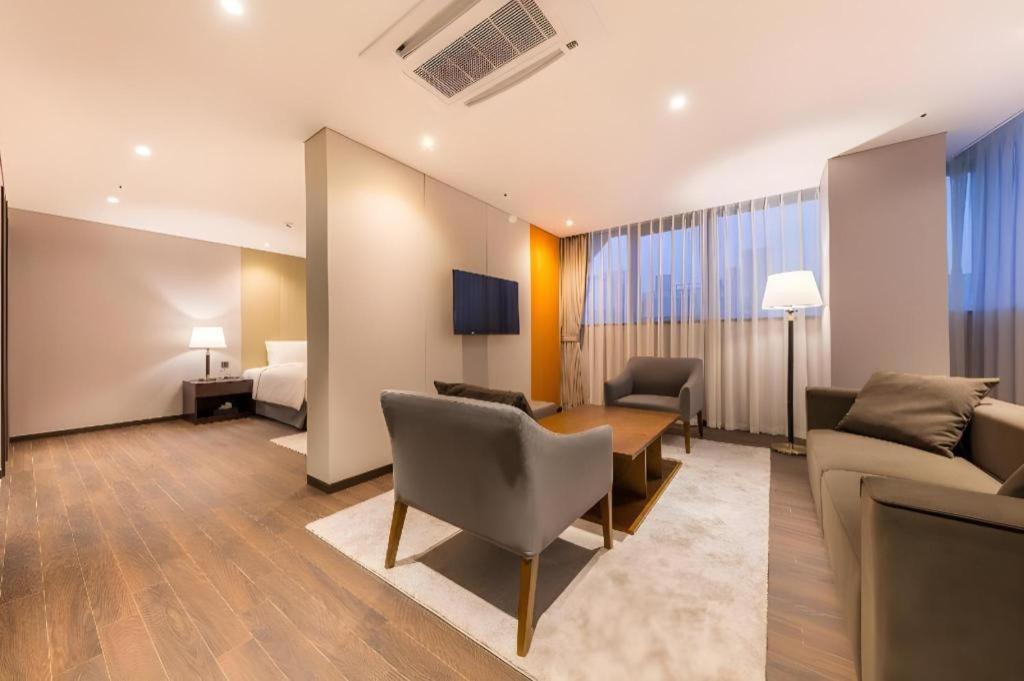 Howard Johnson By Wyndham Incheon Airport מראה חיצוני תמונה