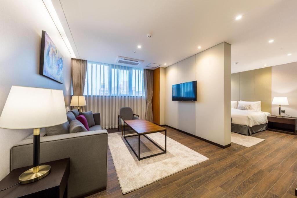 Howard Johnson By Wyndham Incheon Airport מראה חיצוני תמונה